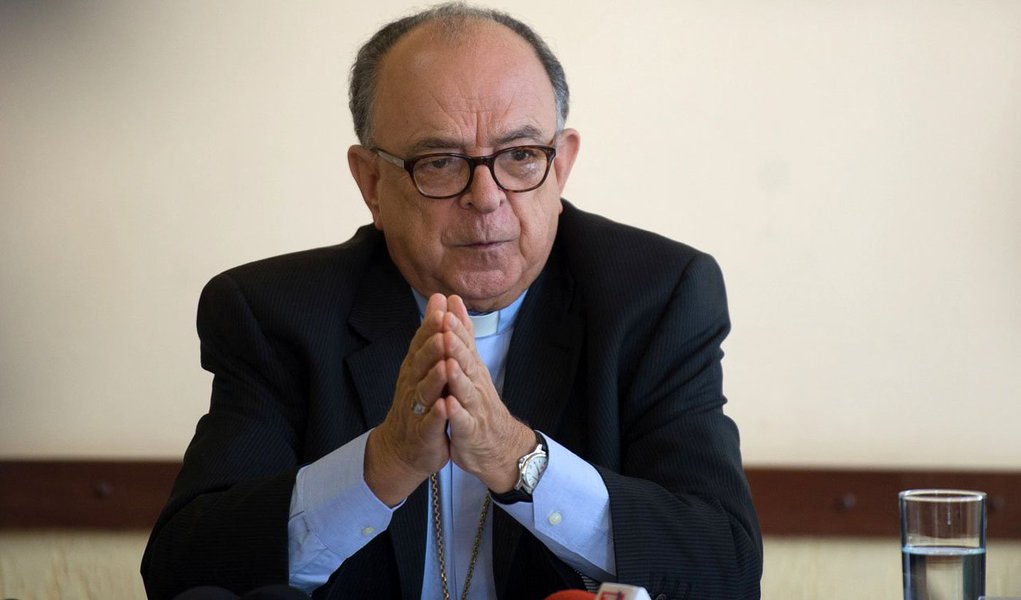 Em nota, D. Raymundo Damasceno Assis se diz preocupado com momento ‘delicado’: “O escândalo da corrupção na Petrobras, as recentes medidas de ajuste fiscal adotadas pelo governo, a crise na relação entre os três Poderes da República e manifestações de insatisfação da população são alguns dos sinais de uma situação crítica que, negada ou mal administrada, poderá enfraquecer o Estado Democrático de Direito” (Foto: Roberta Namour) Em nota, D. Raymundo Damasceno Assis se diz preocupado com momento ‘delicado’: “O escândalo da corrupção na Petrobras, as recentes medidas de ajuste fiscal adotadas pelo governo, a crise na relação entre os três Poderes da República e manifestações de insatisfação da população são alguns dos sinais de uma situação crítica que, negada ou mal administrada, poderá enfraquecer o Estado Democrático de Direito”