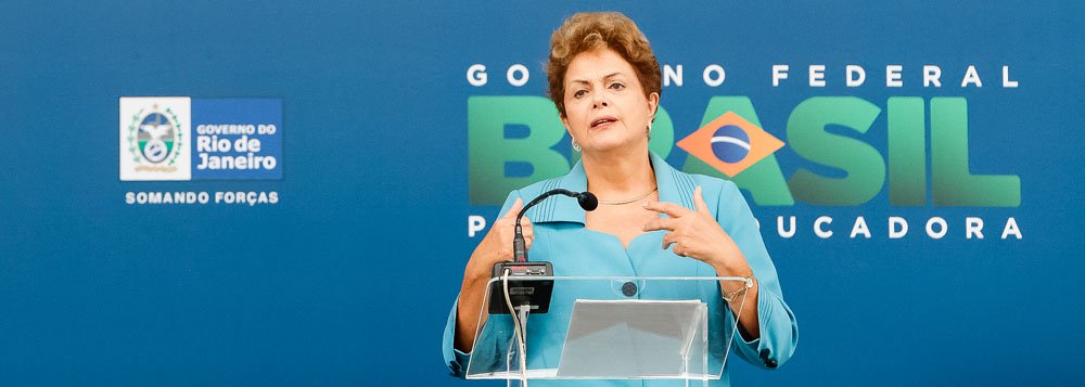 Rio de Janeiro - RJ, 12/03/2015. Presidenta Dilma Rousseff durante cerimônia de entrega das obras de expansão e modernização dos terminais privados de Libra, Multi-Rio e Multi-Car - Porto do Futuro. Foto: Roberto Stuckert Filho/PR (Foto: Leonardo Lucena) Rio de Janeiro - RJ, 12/03/2015. Presidenta Dilma Rousseff durante cerimônia de entrega das obras de expansão e modernização dos terminais privados de Libra, Multi-Rio e Multi-Car - Porto do Futuro. Foto: Roberto Stuckert Filho/PR