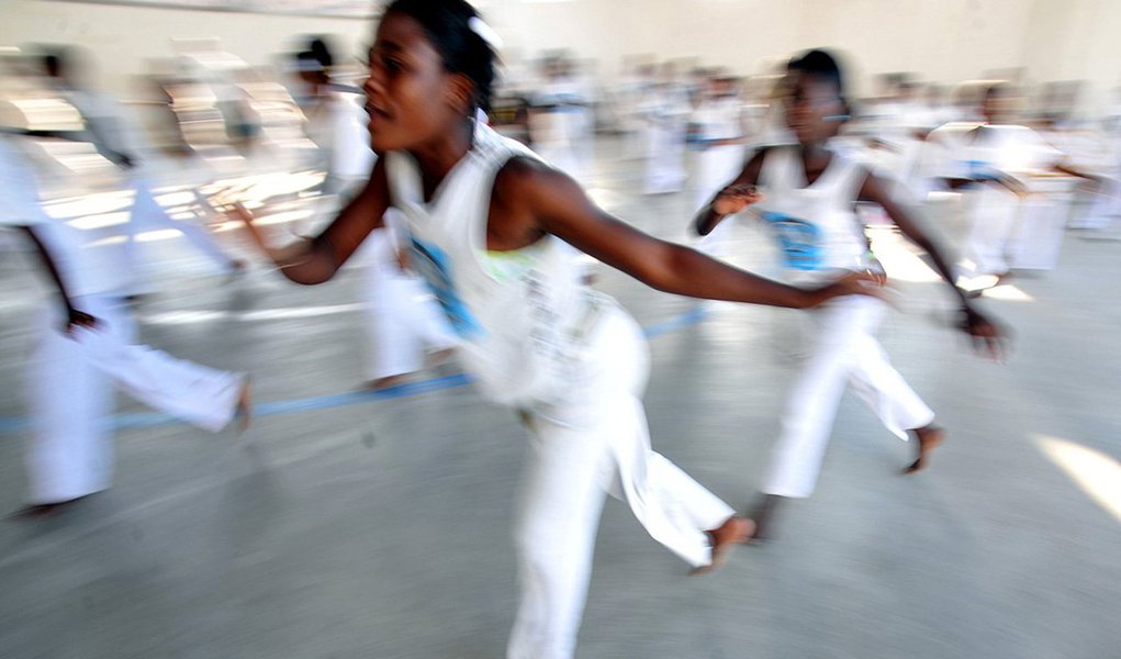 Dança, luta, símbolo de resistência e uma das manifestações culturais mais conhecidas no Brasil, a roda de capoeira recebeu nesta quarta-feira 26 o título de Patrimônio Cultural Imaterial da Humanidade da Organização das Nações Unidas para a Educação, a Ciência e a Cultura (Unesco); votação ocorreu em Paris, na França (Foto: Gisele Federicce) Dança, luta, símbolo de resistência e uma das manifestações culturais mais conhecidas no Brasil, a roda de capoeira recebeu nesta quarta-feira 26 o título de Patrimônio Cultural Imaterial da Humanidade da Organização das Nações Unidas para a Educação, a Ciência e a Cultura (Unesco); votação ocorreu em Paris, na França