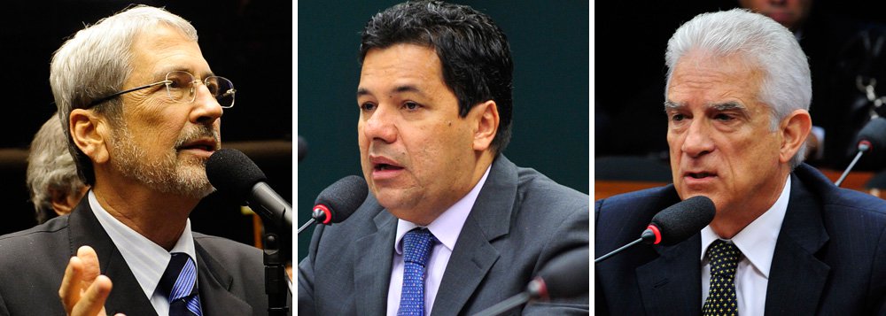 Líderes do PSDB, DEM e PPS na Câmara, deputados Antonio Imbassahy (BA), Mendonça Filho (PE) e Rubens Bueno (PR) ressaltam que é preciso "aprofundar as investigações" contra os citados por Paulo Roberto Costa em delação premiada; lista com poíticos foi publicada hoje na imprensa; parlamentares, ex e atuais ministros, ex e atuais governadores negaram ligação com esquema da Petrobras; tucano pediram em nota apuração contra todos os nomes (Foto: Gisele Federicce) Líderes do PSDB, DEM e PPS na Câmara, deputados Antonio Imbassahy (BA), Mendonça Filho (PE) e Rubens Bueno (PR) ressaltam que é preciso "aprofundar as investigações" contra os citados por Paulo Roberto Costa em delação premiada; lista com poíticos foi publicada hoje na imprensa; parlamentares, ex e atuais ministros, ex e atuais governadores negaram ligação com esquema da Petrobras; tucano pediram em nota apuração contra todos os nomes