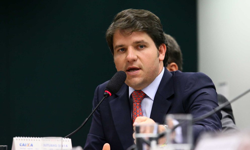 Investigado na Operação Lava Jato por envolvimento com o doleiro Alberto Toussef, o deputado baiano Luiz Argôlo (SD) deixa a Câmara em janeiro próximo e, consequentemente, perderá sua imunidade parlamentar porque não conseguiu se reeleger; quando acabar seu mandato, ele responderá a qualquer processo como cidadão comum (Foto: Romulo Faro) Investigado na Operação Lava Jato por envolvimento com o doleiro Alberto Toussef, o deputado baiano Luiz Argôlo (SD) deixa a Câmara em janeiro próximo e, consequentemente, perderá sua imunidade parlamentar porque não conseguiu se reeleger; quando acabar seu mandato, ele responderá a qualquer processo como cidadão comum