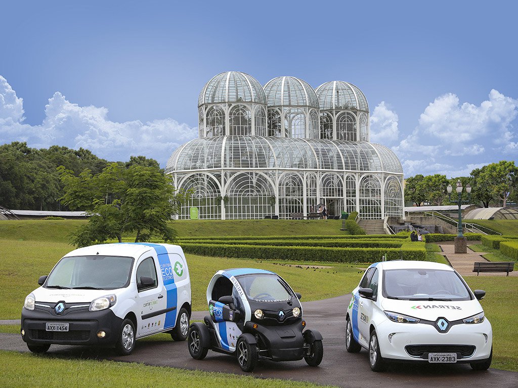 Os dez carros elétricos em uso pela Prefeitura de Curitiba há nove meses contabilizaram neste período um percurso que ultrapassou a circunferência da terra, ou seja 40.075 quilômetros.
Foto: Luiz Costa (Foto: Ana Pupulin) Os dez carros elétricos em uso pela Prefeitura de Curitiba há nove meses contabilizaram neste período um percurso que ultrapassou a circunferência da terra, ou seja 40.075 quilômetros.
Foto: Luiz Costa
