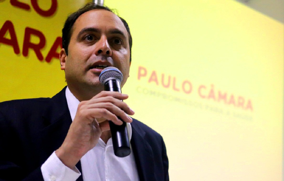 Depois de muito suspense e intensas articulações na semana passada, o governador eleito Paulo Câmara (PSB) anuncia nesta segunda-feira, às 15h, seu secretariado para o novo governo que se inicia em 2015; nos últimos dias, Paulo Câmara dedicou boa parte de sua agenda às reuniões com aliados e consultores para finalizar a equipe do primeiro escalão; prefeito de Recife, Geraldo Julio (PSB), teve papel fundamental na montagem do secretariado (Foto: José Barbacena) Depois de muito suspense e intensas articulações na semana passada, o governador eleito Paulo Câmara (PSB) anuncia nesta segunda-feira, às 15h, seu secretariado para o novo governo que se inicia em 2015; nos últimos dias, Paulo Câmara dedicou boa parte de sua agenda às reuniões com aliados e consultores para finalizar a equipe do primeiro escalão; prefeito de Recife, Geraldo Julio (PSB), teve papel fundamental na montagem do secretariado