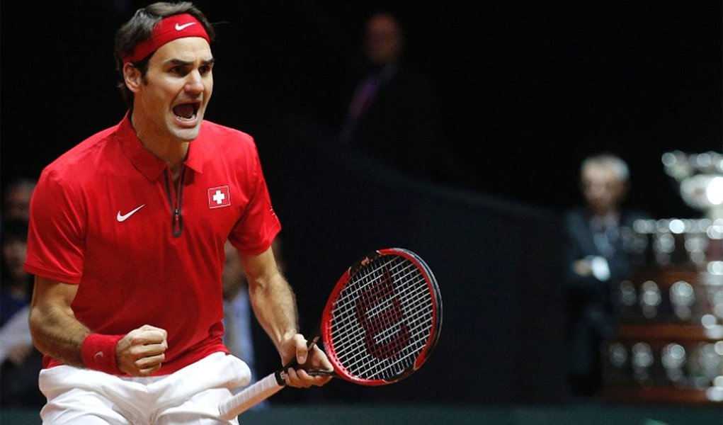 O tenista Roger Federer teve um desempenho clássico, como nos velhos tempos, e venceu Richard Gasquet por 6/4, 6/2 e 6/2 para dar à Suíça o seu primeiro título da Copa Davis, com a vitória por 3 x 1 sobre a França, neste domingo (Foto: Leonardo Attuch) O tenista Roger Federer teve um desempenho clássico, como nos velhos tempos, e venceu Richard Gasquet por 6/4, 6/2 e 6/2 para dar à Suíça o seu primeiro título da Copa Davis, com a vitória por 3 x 1 sobre a França, neste domingo