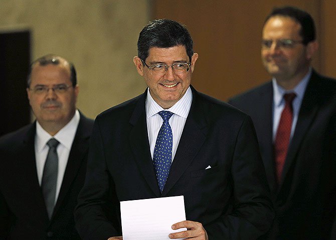 O adiamento da votação da flexibilização da meta de superávit primário foi decisivo para impedir que o anúncio fosse imediatamente seguido pela posse (Foto: Antonio Lassance) O adiamento da votação da flexibilização da meta de superávit primário foi decisivo para impedir que o anúncio fosse imediatamente seguido pela posse