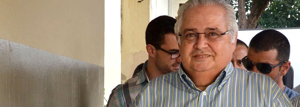 O ex-deputado federal do PP Pedro Corrêa, condenado a sete anos e dois meses de prisão por corrupção passiva e lavagem de dinheiro na Ação Penal 470, mais conhecida escândalo do mensalão, teve o seu pedido de remissão de pena negado pela Justiça; Corrêa alegou ter trabalhado mais de 200 dias dentro e fora do presídio, mas a Justiça negou o benefício por suspeitar de irregularidades que teriam sido cometidas pelo ex-parlamentar; em sua cela foram encontrados um fogão a gás, televisor de tela plana, aparelho de DVD, ventilador e banheiro individual (Foto: Paulo Emílio) O ex-deputado federal do PP Pedro Corrêa, condenado a sete anos e dois meses de prisão por corrupção passiva e lavagem de dinheiro na Ação Penal 470, mais conhecida escândalo do mensalão, teve o seu pedido de remissão de pena negado pela Justiça; Corrêa alegou ter trabalhado mais de 200 dias dentro e fora do presídio, mas a Justiça negou o benefício por suspeitar de irregularidades que teriam sido cometidas pelo ex-parlamentar; em sua cela foram encontrados um fogão a gás, televisor de tela plana, aparelho de DVD, ventilador e banheiro individual