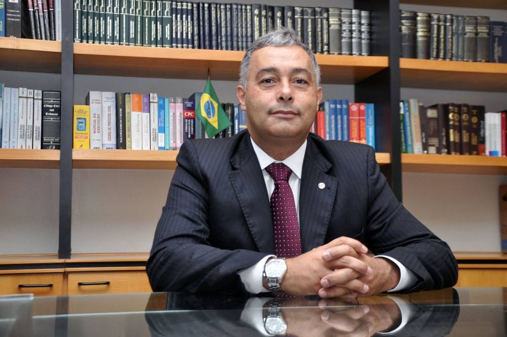 Em comemoração aos 80 anos da Ordem dos Advogados do Brasil em Sergipe (OAB/SE), o presidente da entidade, Carlos Augusto Nascimento, concede entrevista ao 247 na qual fala da importância da instituição para a sociedade; ele também destaca os avanços conquistados pelo país com o apoio da Ordem e critica o que chama de “equívocos legislativos” do Congresso Nacional; na entrevista, Carlos Augusto anuncia ainda que a OAB/SE entrará com ação contra o reajuste do IPTU na capital (Foto: Valter Lima) Em comemoração aos 80 anos da Ordem dos Advogados do Brasil em Sergipe (OAB/SE), o presidente da entidade, Carlos Augusto Nascimento, concede entrevista ao 247 na qual fala da importância da instituição para a sociedade; ele também destaca os avanços conquistados pelo país com o apoio da Ordem e critica o que chama de “equívocos legislativos” do Congresso Nacional; na entrevista, Carlos Augusto anuncia ainda que a OAB/SE entrará com ação contra o reajuste do IPTU na capital