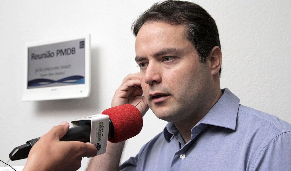A expectativa para o anúncio de alguns nomes do secretariado do governador eleito Renan Filho (PMDB) para esta semana acabou sendo frustrada; ele precisou viajar para Brasília para participar de uma reunião com ministros; divulgação pode ocorrer no final de semana (Foto: Voney Malta) A expectativa para o anúncio de alguns nomes do secretariado do governador eleito Renan Filho (PMDB) para esta semana acabou sendo frustrada; ele precisou viajar para Brasília para participar de uma reunião com ministros; divulgação pode ocorrer no final de semana