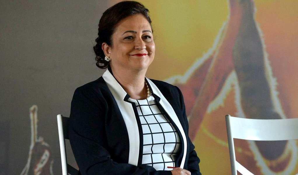 Ministra da Agricultura, Katia Abreu obteve da Executiva Nacional do PMDB a prorrogação, por tempo indeterminado, da vigência da Comissão Interventora no PMDB do Tocantins, da qual ela é a presidente; na prática, os caciques nacionais do PMDB deram a Kátia carta branca para continuar no comando do partido no estado; intervenção no PMDB foi feita em junho do ano passado, às vésperas das convenções partidárias para as eleições, quando retirou da presidência o ex-deputado federal Júnior Coimbra; partido está sem sede e sem fundo partidário; peemedebistas cobram reorganização da legenda, principalmente por conta das eleições do ano que vem (Foto: Aquiles Lins) Ministra da Agricultura, Katia Abreu obteve da Executiva Nacional do PMDB a prorrogação, por tempo indeterminado, da vigência da Comissão Interventora no PMDB do Tocantins, da qual ela é a presidente; na prática, os caciques nacionais do PMDB deram a Kátia carta branca para continuar no comando do partido no estado; intervenção no PMDB foi feita em junho do ano passado, às vésperas das convenções partidárias para as eleições, quando retirou da presidência o ex-deputado federal Júnior Coimbra; partido está sem sede e sem fundo partidário; peemedebistas cobram reorganização da legenda, principalmente por conta das eleições do ano que vem