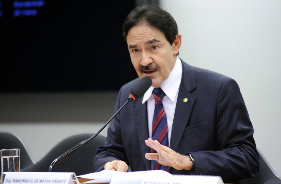 O parlamentar lembrou que há um protocolo de entendimentos, assinado pelo antigo presidente da Petrobrás, Sergio Gabrielli, pelo ex-governador do Estado, Cid Gomes, e outras autoridades, alegando que o Ceará reunia todos os atrativos para que a refinaria fosse instalada (Foto: Renata Paiva) O parlamentar lembrou que há um protocolo de entendimentos, assinado pelo antigo presidente da Petrobrás, Sergio Gabrielli, pelo ex-governador do Estado, Cid Gomes, e outras autoridades, alegando que o Ceará reunia todos os atrativos para que a refinaria fosse instalada
