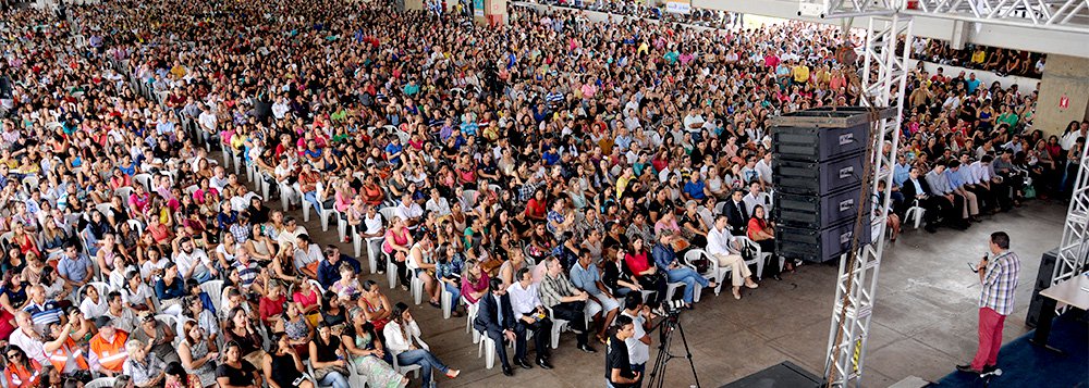 Com participação de cerca de seis mil servidores, o prefeito Carlos Amastha (PP) lançou nesta quinta-feira, 26, o programa valorização do servidor; primeira etapa do Capital Humano é o Sistema de Bonificação por Mérito (Superhar), que vai recomepensar, a cada seis meses, os servidores que cumprirem as metas definidas; inicialmente serão investidos R$ 4 milhões; “Reconhecimento é poder remunerar melhor e hoje damos mais um passo nesse sentido”, disse Amastha (Foto: Aquiles Lins) Com participação de cerca de seis mil servidores, o prefeito Carlos Amastha (PP) lançou nesta quinta-feira, 26, o programa valorização do servidor; primeira etapa do Capital Humano é o Sistema de Bonificação por Mérito (Superhar), que vai recomepensar, a cada seis meses, os servidores que cumprirem as metas definidas; inicialmente serão investidos R$ 4 milhões; “Reconhecimento é poder remunerar melhor e hoje damos mais um passo nesse sentido”, disse Amastha