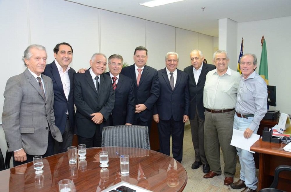 Ex-senador será o presidente da Companhia de Investimento de Parcerias de Goiás (GoiásPar) com a missão de buscar parcerias privadas para a construção do VLT de Goiânia, de novos presídios no Estado e para a concessão de rodovias estaduais; “Devemos exercer esse cargo com a maior responsabilidade. Por filosofia, e agora por necessidade, precisamos estabelecer parcerias entre os setores públicos e privados", disse Cyro (Foto: José Barbacena) Ex-senador será o presidente da Companhia de Investimento de Parcerias de Goiás (GoiásPar) com a missão de buscar parcerias privadas para a construção do VLT de Goiânia, de novos presídios no Estado e para a concessão de rodovias estaduais; “Devemos exercer esse cargo com a maior responsabilidade. Por filosofia, e agora por necessidade, precisamos estabelecer parcerias entre os setores públicos e privados", disse Cyro