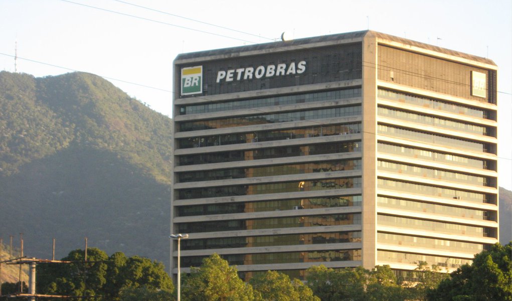 Conselho da Petrobras não chegou a um consenso sobre o resultado financeiro do 3º trimestre e, com isso, a divulgação será adiada novamente; o grupo só teria aprovado o resultado operacional; adiamento se dá porque os conselheiros não chegaram a um consenso sobre as baixas contábeis provocadas pelos casos investigados de corrupção (Foto: Valter Lima) Conselho da Petrobras não chegou a um consenso sobre o resultado financeiro do 3º trimestre e, com isso, a divulgação será adiada novamente; o grupo só teria aprovado o resultado operacional; adiamento se dá porque os conselheiros não chegaram a um consenso sobre as baixas contábeis provocadas pelos casos investigados de corrupção