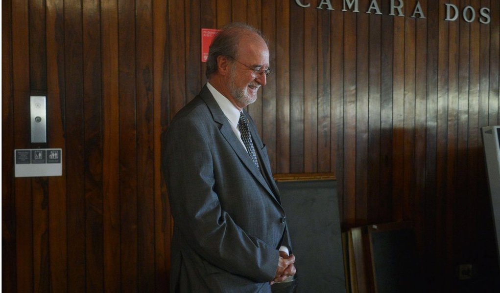 Julgamento das acusações de caixa 2 na campanha do então governador do Estado, Eduardo Azeredo (PSDB), em 1998, segue parado na Justiça de Minas, desde que foi devolvido pelo Supremo Tribunal Federal à primeira instância; ação também não tem mais juiz, já que o titular designado se aposentou; de acordo com denúncia do Ministério Público Federal, o mensalão tucano envolveu desvios de R$ 3,5 milhões de empresas públicas de Minas, usados na campanha eleitoral; esquema começou a ser investigado em 2005 (Foto: Roberta Namour) Julgamento das acusações de caixa 2 na campanha do então governador do Estado, Eduardo Azeredo (PSDB), em 1998, segue parado na Justiça de Minas, desde que foi devolvido pelo Supremo Tribunal Federal à primeira instância; ação também não tem mais juiz, já que o titular designado se aposentou; de acordo com denúncia do Ministério Público Federal, o mensalão tucano envolveu desvios de R$ 3,5 milhões de empresas públicas de Minas, usados na campanha eleitoral; esquema começou a ser investigado em 2005