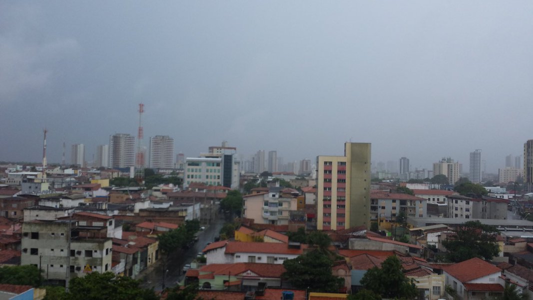 De acordo com a Funceme, entre as 7h de domingo e 7h desta segunda, a capital cearense registrou a maior chuva do Estado, com chuvas de 100.8 milímetros, registradas no Castelão (Foto: Renata Paiva) De acordo com a Funceme, entre as 7h de domingo e 7h desta segunda, a capital cearense registrou a maior chuva do Estado, com chuvas de 100.8 milímetros, registradas no Castelão