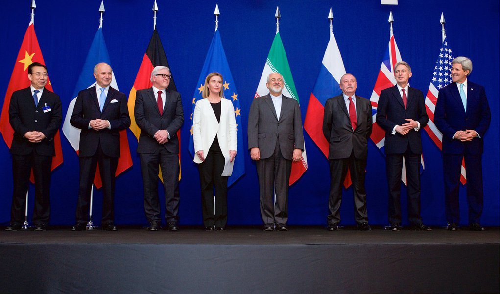 O Ministério das Relações Exteriores informou que o Brasil recebeu com satisfação o anúncio de que o Irã e os países do grupo P5+1 (China, Estados Unidos, França, Reino Unido e Rússia, membros permanentes do Conselho de Segurança da ONU, mais a Alemanha) definiram nesta quinta (2), os parâmetros para um acordo sobre o programa nuclear iraniano, que deve ser concluído até 30 de junho; o Itamaraty acrescentou que o governo brasileiro tem reiterado "que não há alternativa a uma solução negociada para a questão e que as presentes tratativas constituem oportunidade que deve ser plenamente aproveitada para se chegar a uma solução duradoura sobre a matéria" (Foto: Valter Lima) O Ministério das Relações Exteriores informou que o Brasil recebeu com satisfação o anúncio de que o Irã e os países do grupo P5+1 (China, Estados Unidos, França, Reino Unido e Rússia, membros permanentes do Conselho de Segurança da ONU, mais a Alemanha) definiram nesta quinta (2), os parâmetros para um acordo sobre o programa nuclear iraniano, que deve ser concluído até 30 de junho; o Itamaraty acrescentou que o governo brasileiro tem reiterado "que não há alternativa a uma solução negociada para a questão e que as presentes tratativas constituem oportunidade que deve ser plenamente aproveitada para se chegar a uma solução duradoura sobre a matéria"