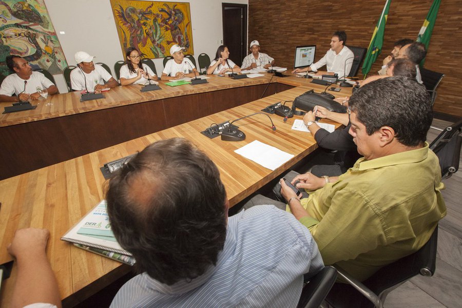A reunião de ontem, entre o governador Camilo Santana e o Movimento dos Atingidos por Barragens (MAB) teve como resultado concreto a criação de uma comissão que vai analisar os problemas e propor políticas públicas para o setor (Foto: Fatima 247) A reunião de ontem, entre o governador Camilo Santana e o Movimento dos Atingidos por Barragens (MAB) teve como resultado concreto a criação de uma comissão que vai analisar os problemas e propor políticas públicas para o setor
