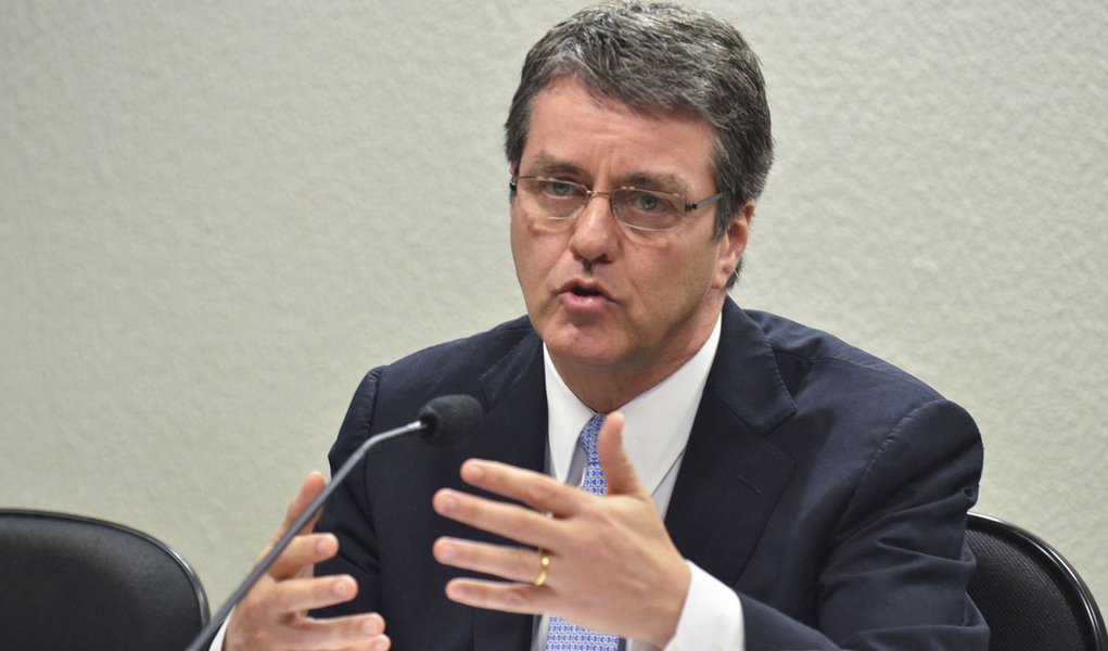 Previsão é do presidente da OMC, o brasileiro Roberto Azevêdo, que acredita que o cenário beneficiará o Brasil, importante exportador de commodities; "Nossas estimativas indicam um crescimento mais rápido do comércio em 2015 em comparação com 2014", disse; previsão mais recente, que é de outubro, aponta para um avanço de 4%, afirma (Foto: Ana Pupulin) Previsão é do presidente da OMC, o brasileiro Roberto Azevêdo, que acredita que o cenário beneficiará o Brasil, importante exportador de commodities; "Nossas estimativas indicam um crescimento mais rápido do comércio em 2015 em comparação com 2014", disse; previsão mais recente, que é de outubro, aponta para um avanço de 4%, afirma