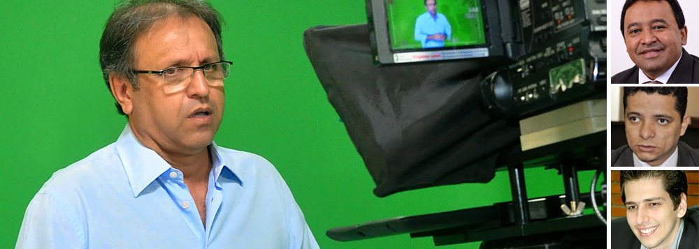 Deputado Jorge Frederico (SD), um dos que passam a compor a base do governador Marcelo Miranda (PMDB), informou que teve uma conversa com o gestor que vai contribuir para a sua governabilidade; o deputado Elenil da Penha (PMDB) afirmou que sempre esteve com o Governo, mas continua com a sua liberdade; o tucano Olyntho Neto (PSDB) seria mais um deputado a migrar para a bancada do governo, mas o parlamentar informou que mantém sua posição de independência (Foto: Leonardo Lucena) Deputado Jorge Frederico (SD), um dos que passam a compor a base do governador Marcelo Miranda (PMDB), informou que teve uma conversa com o gestor que vai contribuir para a sua governabilidade; o deputado Elenil da Penha (PMDB) afirmou que sempre esteve com o Governo, mas continua com a sua liberdade; o tucano Olyntho Neto (PSDB) seria mais um deputado a migrar para a bancada do governo, mas o parlamentar informou que mantém sua posição de independência