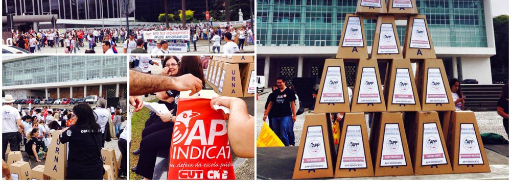 Educadores organizados pela APP-Sindicato deram abraço simbólico na Assembleia Legislativa, em Curitiba, lembrando a violência física contra manifestantes no último dia 4 de novembro; foi o dia em que o governo Beto Richa (PSDB) repetiu o governo Álvaro Dias ao massacrar professores no Paraná; em seguida, profissionais do magistério se postaram em frente ao Palácio Iguaçu, sede do executivo estadual, simulando votação democrática em urna para escolha de diretor de escola; o governo pôs fim ao processo eleitoral na educação , com a complacência da Assembleia (Foto: Leonardo Lucena) Educadores organizados pela APP-Sindicato deram abraço simbólico na Assembleia Legislativa, em Curitiba, lembrando a violência física contra manifestantes no último dia 4 de novembro; foi o dia em que o governo Beto Richa (PSDB) repetiu o governo Álvaro Dias ao massacrar professores no Paraná; em seguida, profissionais do magistério se postaram em frente ao Palácio Iguaçu, sede do executivo estadual, simulando votação democrática em urna para escolha de diretor de escola; o governo pôs fim ao processo eleitoral na educação , com a complacência da Assembleia