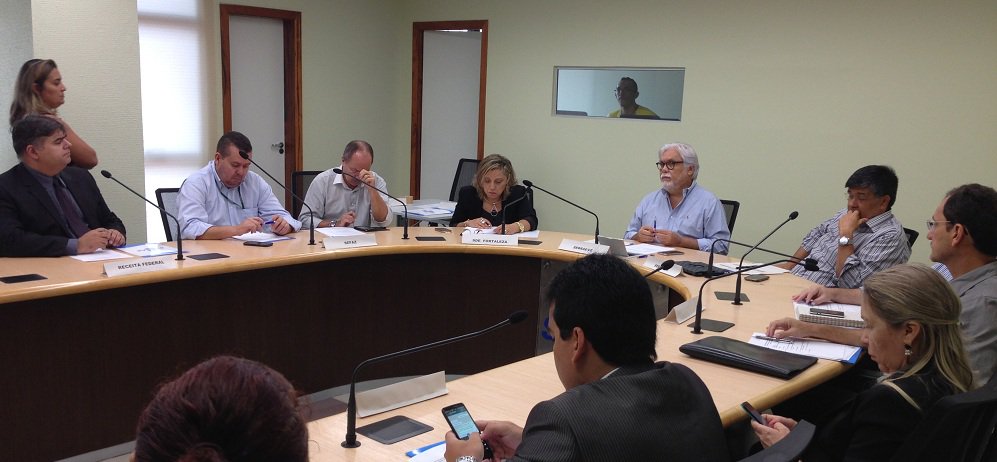 O objetivo é simplificar o processo de abertura e fechamento de empresas no Ceará, por meio da integração dos órgãos de registro e licenciamento e a padronização dos processos (Foto: Renata Paiva) O objetivo é simplificar o processo de abertura e fechamento de empresas no Ceará, por meio da integração dos órgãos de registro e licenciamento e a padronização dos processos