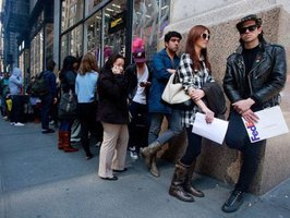 O absurdo dessa taxa de desemprego é notado ao se ver a participação no mercado de trabalho, que caiu para o menor nível desde 1976!!! Hoje existem mais de 90 milhões de americanos fora do mercado de trabalho (Foto: Marcelo Lopez) O absurdo dessa taxa de desemprego é notado ao se ver a participação no mercado de trabalho, que caiu para o menor nível desde 1976!!! Hoje existem mais de 90 milhões de americanos fora do mercado de trabalho