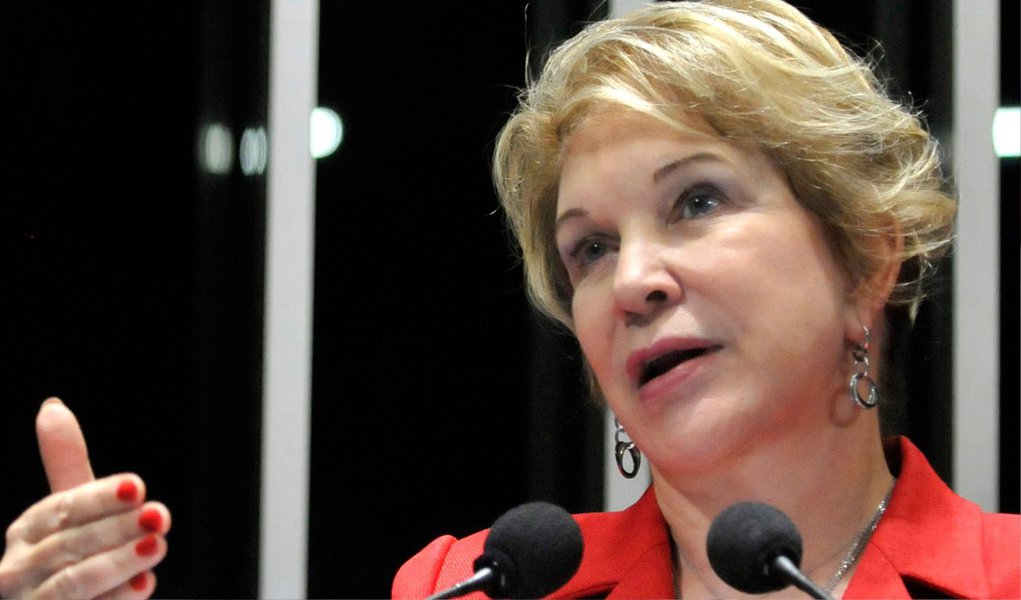 A senadora Marta Suplicy, que está prestes a deixar o PT e se candidatar á Prefeitura de São Paulo pelo PSB, qualificou as medidas do ajuste fiscal anunciadas pelo governo da presidente Dilma Rousseff como sendo uma perversidade e crueldade contra os trabalhadores; “Querer que trabalhadores paguem a conta, eu chamo de perversidade, crueldade e vai além da conta", disse (Foto: Paulo Emílio) A senadora Marta Suplicy, que está prestes a deixar o PT e se candidatar á Prefeitura de São Paulo pelo PSB, qualificou as medidas do ajuste fiscal anunciadas pelo governo da presidente Dilma Rousseff como sendo uma perversidade e crueldade contra os trabalhadores; “Querer que trabalhadores paguem a conta, eu chamo de perversidade, crueldade e vai além da conta", disse