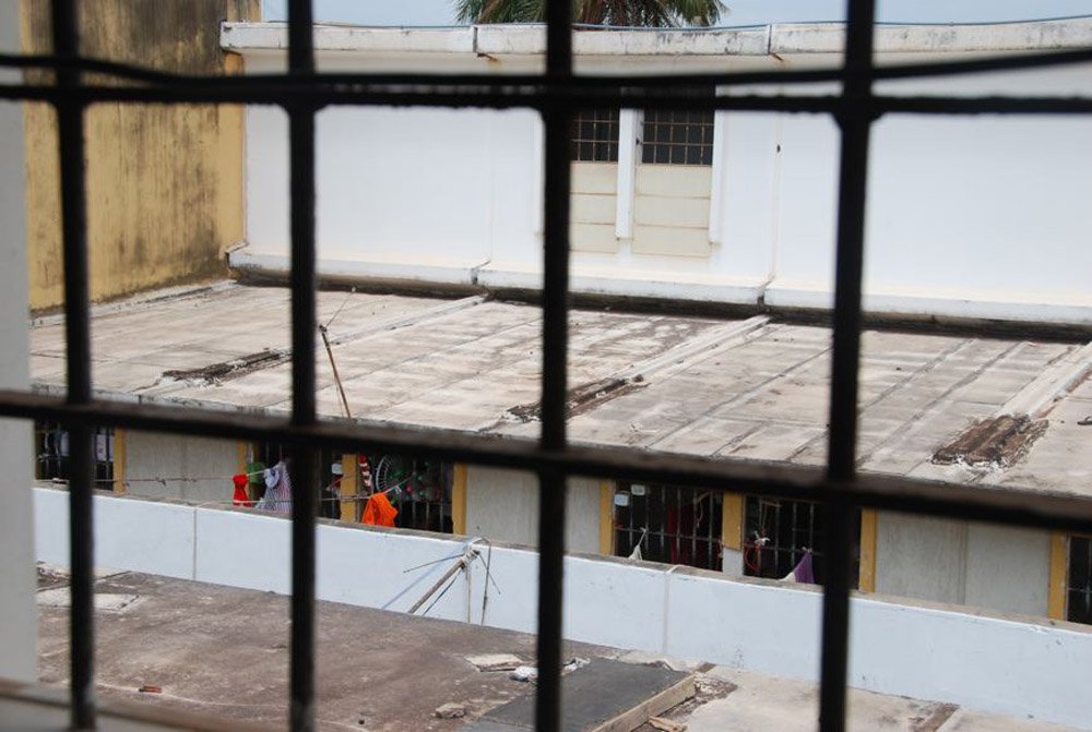 Dois presidiários foram encontrados mortos no Centro de Detenção Provisória do Complexo Penitenciário de Pedrinhas, em São Luís; os detentos foram identificados como Rogério Correia de Jesus e Otávio de Jesus Ferreira; estas são as primeiras mortes registradas no Complexo de Pedrinhas em 2015; no ano passado, 16 presos morreram no sistema penitenciário do Maranhão, e, em 2013, número chegou a 60 mortes (Foto: Leonardo Lucena) Dois presidiários foram encontrados mortos no Centro de Detenção Provisória do Complexo Penitenciário de Pedrinhas, em São Luís; os detentos foram identificados como Rogério Correia de Jesus e Otávio de Jesus Ferreira; estas são as primeiras mortes registradas no Complexo de Pedrinhas em 2015; no ano passado, 16 presos morreram no sistema penitenciário do Maranhão, e, em 2013, número chegou a 60 mortes