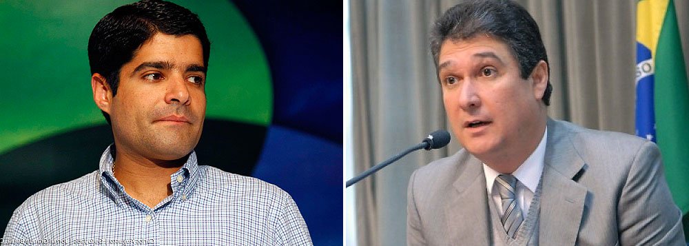 Encabeçando a lista dos secretários que possivelmente serão substituídos na reforma de ACM Neto (DEM) no início de 2015, o tucano 'importado' de São Paulo tem garantia do próprio prefeito de que não deixará seu governo; "Mauro Ricardo não vai deixar a prefeitura. Essa especulação não tem fundamento. Mauro continua na Fazenda", disse ACM; principal motivo pelo qual Mauro está na berlinda (pelo menos no rol das especulações) é o aumento do IPTU, que teve efeito contrário e fez cair a arrecadação tributária da cidade (Foto: Romulo Faro) Encabeçando a lista dos secretários que possivelmente serão substituídos na reforma de ACM Neto (DEM) no início de 2015, o tucano 'importado' de São Paulo tem garantia do próprio prefeito de que não deixará seu governo; "Mauro Ricardo não vai deixar a prefeitura. Essa especulação não tem fundamento. Mauro continua na Fazenda", disse ACM; principal motivo pelo qual Mauro está na berlinda (pelo menos no rol das especulações) é o aumento do IPTU, que teve efeito contrário e fez cair a arrecadação tributária da cidade