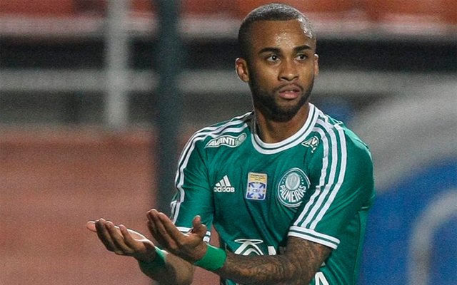As conversas para uma renovação contratual com o volante durou quase todo o ano. Neste período, surgiram especulações envolvendo seu nome a uma possível transferência ao São Paulo, principalmente depois de o clube do Morumbi anunciar o atacante Alan Kardec, ex-companheiro de clube de Wesley. (Foto: Luis Mauro Queiroz) As conversas para uma renovação contratual com o volante durou quase todo o ano. Neste período, surgiram especulações envolvendo seu nome a uma possível transferência ao São Paulo, principalmente depois de o clube do Morumbi anunciar o atacante Alan Kardec, ex-companheiro de clube de Wesley.