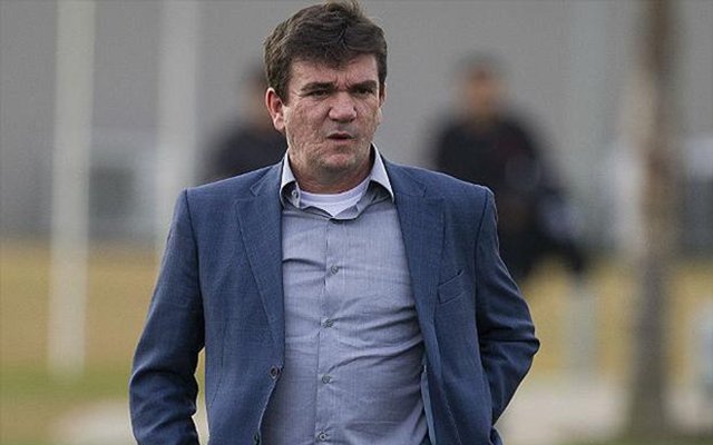 "Até fevereiro, ele é o presidente. O Corinthians tem 104 anos e nunca ficou sem treinador por causa de eleição. Ele é o presidente. O máximo que pode fazer é consultar os candidatos, mas é ele quem decide", afirmou Andrés (Foto: Luis Mauro Queiroz) "Até fevereiro, ele é o presidente. O Corinthians tem 104 anos e nunca ficou sem treinador por causa de eleição. Ele é o presidente. O máximo que pode fazer é consultar os candidatos, mas é ele quem decide", afirmou Andrés