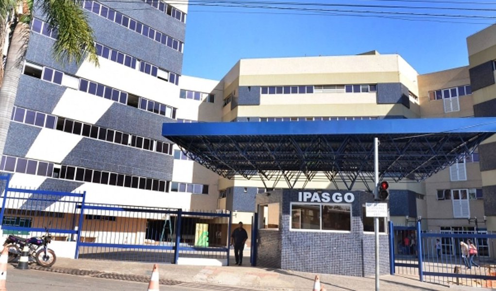 Fórum em Defesa dos Servidores e Serviços Públicos em Goiás formalizou ao governador Marconi Perillo (PSDB) requerimento em que solicita a nomeação de indicados pela entidade às diretorias de Gestão, Planejamento e Finanças e de Assistência aos Servidores; atualmente, a Presidência e a Diretoria de Saúde são ocupadas por representantes do funcionalismo estadual (Foto: Realle Palazzo-Martini) Fórum em Defesa dos Servidores e Serviços Públicos em Goiás formalizou ao governador Marconi Perillo (PSDB) requerimento em que solicita a nomeação de indicados pela entidade às diretorias de Gestão, Planejamento e Finanças e de Assistência aos Servidores; atualmente, a Presidência e a Diretoria de Saúde são ocupadas por representantes do funcionalismo estadual