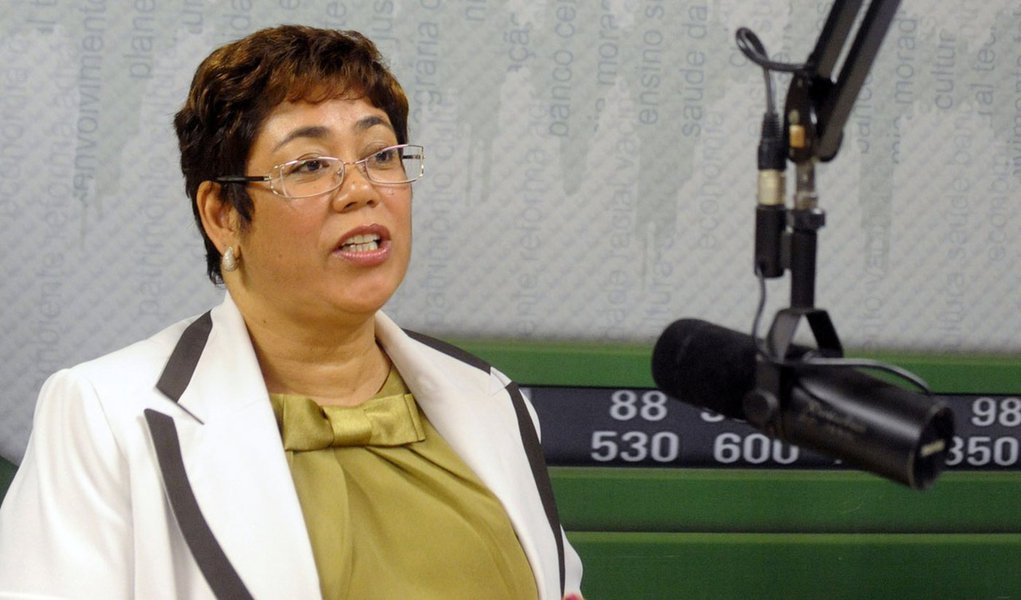 Ex-ministra chefe da Casa Civil Erenice Guerra será investigada pela Operação Zelotes, que apura prejuízo de cerca de R$ 19 bilhões à Receita Federal; documentos apreendidos pela Polícia Federal revelam que a ex-ministra mantinha parceria com o advogado José Ricardo da Silva, apontado com uma dos membros da quadrilha no Carf; apreendeu-se também um contrato firmado entre Erenice e a subsidiária brasileira da Huawei, empresa chinesa da área de telecomunicações, pelo qual ela comprometeu-se a prestar "serviços profissionais relativos à defesa fiscal da contratante no âmbito da Administração Tributária Federal' (Foto: Aquiles Lins) www.brasil247.com - Ex-ministra chefe da Casa Civil Erenice Guerra será investigada pela Operação Zelotes, que apura prejuízo de cerca de R$ 19 bilhões à Receita Federal; documentos apreendidos pela Polícia Federal revelam que a ex-ministra mantinha parceria com o advogado José Ricardo da Silva, apontado com uma dos membros da quadrilha no Carf; apreendeu-se também um contrato firmado entre Erenice e a subsidiária brasileira da Huawei, empresa chinesa da área de telecomunicações, pelo qual ela comprometeu-se a prestar "serviços profissionais relativos à defesa fiscal da contratante no âmbito da Administração Tributária Federal'