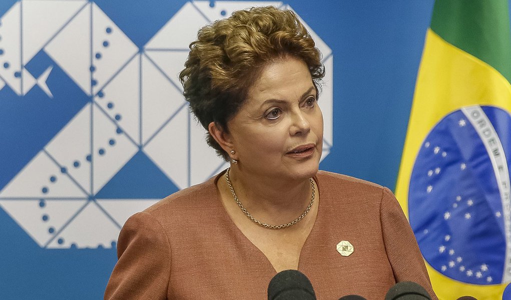 Lei que altera o indexador da dívida dos estados e municípios, o que reduzirá os encargos pagos à União, foi sancionada com dois vetos pela presidente; trata-se de uma reivindicação antiga de governadores e prefeitos (Foto: Gisele Federicce) Lei que altera o indexador da dívida dos estados e municípios, o que reduzirá os encargos pagos à União, foi sancionada com dois vetos pela presidente; trata-se de uma reivindicação antiga de governadores e prefeitos