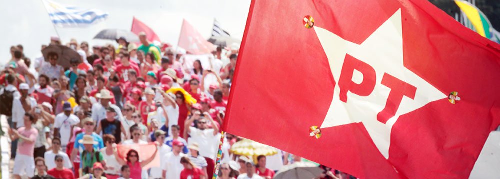 Jornalista avalia que "agremiações de esquerda, se não têm projeto de poder, fenecem ou se adaptam à hegemonia das velhas classes dominantes, domesticando-se" e que "isso foi o que ocorreu com a social-democracia europeia"; "Esse é o risco que ronda o PT", afirma; em novo artigo em seu blog no 247, Breno Altman destaca que "o PT tem e sempre teve projeto de governo, o que é outra coisa: um compromisso de melhorar profundamente as condições de vida e trabalho dos mais pobres"; "Como qualquer força política que se preze, não quer deixar de ser governo. Mas isso é muito diferente de ter um projeto de poder", ressalta (Foto: Gisele Federicce) Jornalista avalia que "agremiações de esquerda, se não têm projeto de poder, fenecem ou se adaptam à hegemonia das velhas classes dominantes, domesticando-se" e que "isso foi o que ocorreu com a social-democracia europeia"; "Esse é o risco que ronda o PT", afirma; em novo artigo em seu blog no 247, Breno Altman destaca que "o PT tem e sempre teve projeto de governo, o que é outra coisa: um compromisso de melhorar profundamente as condições de vida e trabalho dos mais pobres"; "Como qualquer força política que se preze, não quer deixar de ser governo. Mas isso é muito diferente de ter um projeto de poder", ressalta