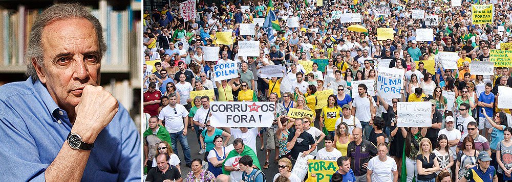 O colunista Janio de Freitas alerta, em sua coluna desta terça-feira, para o risco de um neogolpismo no Brasil; "No caso extremo dessas esperadas mudanças a história oferece a fileira de golpes de Estado, consumados ou não. A cada recuperação do regime legal estuprado pelos militares, 'nunca mais haveria golpe'. Até vir o seguinte", diz ele (Foto: Leonardo Attuch) O colunista Janio de Freitas alerta, em sua coluna desta terça-feira, para o risco de um neogolpismo no Brasil; "No caso extremo dessas esperadas mudanças a história oferece a fileira de golpes de Estado, consumados ou não. A cada recuperação do regime legal estuprado pelos militares, 'nunca mais haveria golpe'. Até vir o seguinte", diz ele