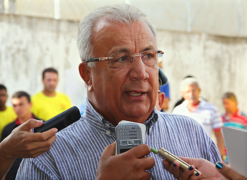 De acordo com o governador Jackson Barreto (PMDB), o Estado ainda estaria com algumas pendências a ser resolvidas antes da definição do índice de reajuste do funcionalismo; "Estamos fazendo as contas, refazendo as contas, porque falamos que a nossa intenção era fazer esse anúncio essa semana mas estamos com algumas problemas e estamos buscando a solução. Me preocupa que possamos fazer as coisas dentro da legalidade", afirmou (Foto: Valter Lima) De acordo com o governador Jackson Barreto (PMDB), o Estado ainda estaria com algumas pendências a ser resolvidas antes da definição do índice de reajuste do funcionalismo; "Estamos fazendo as contas, refazendo as contas, porque falamos que a nossa intenção era fazer esse anúncio essa semana mas estamos com algumas problemas e estamos buscando a solução. Me preocupa que possamos fazer as coisas dentro da legalidade", afirmou