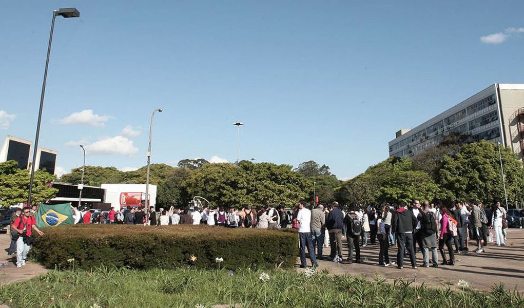 Segundo critérios do Prouni (programa federal de bolsas em faculdades privadas), 60% dos estudantes atualmente inscritos na Universidade, poderiam arcar com o valor médio de R$ 2.600 cobrado por graduações de nível equivalente; no total, a soma atingiria 44% do subsídio de R$ 4,1 bilhões recebido pela USP em 2013 do governo (Foto: Roberta Namour) Segundo critérios do Prouni (programa federal de bolsas em faculdades privadas), 60% dos estudantes atualmente inscritos na Universidade, poderiam arcar com o valor médio de R$ 2.600 cobrado por graduações de nível equivalente; no total, a soma atingiria 44% do subsídio de R$ 4,1 bilhões recebido pela USP em 2013 do governo