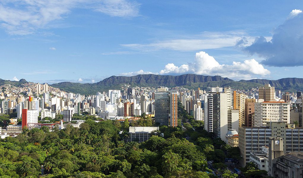 É que aponta o Índice de Transparência 2014; segundo o levantamento, a capital mineira atingiu nota total de 5,50, empatada com João Pessoa (PB); com nota de 8,70, Recife (PE) lidera a lista, seguida por Vitória (ES), São Paulo (SP) e Curitiba (PR) completam as primeiras colocações. A pior colocada foi a sergipana Aracaju, com uma pontuação de 1,36 (Foto: Leonardo Lucena) É que aponta o Índice de Transparência 2014; segundo o levantamento, a capital mineira atingiu nota total de 5,50, empatada com João Pessoa (PB); com nota de 8,70, Recife (PE) lidera a lista, seguida por Vitória (ES), São Paulo (SP) e Curitiba (PR) completam as primeiras colocações. A pior colocada foi a sergipana Aracaju, com uma pontuação de 1,36