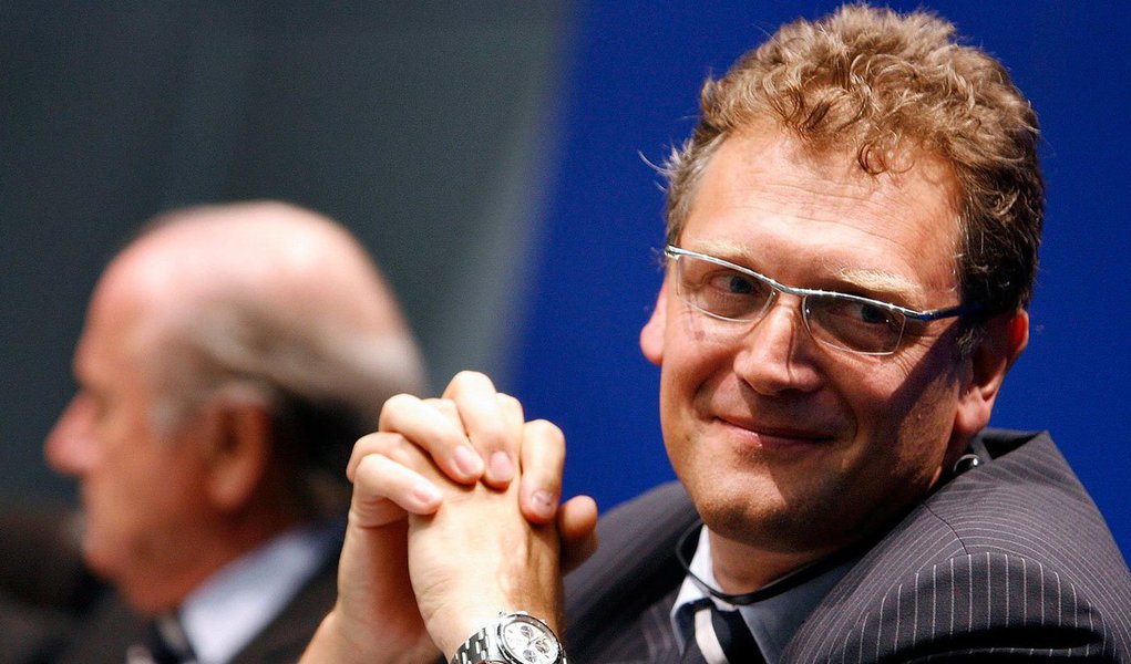Secretário-geral da Fifa, Jérôme Valcke, garante que a entidade não tem culpa no escândalo da venda ilegal de ingressos para a Copa do Mundo; "Vendemos mais de três milhões de ingressos, todos pelo preço de face", disse; Valcke também criticou a atuação da polícia do Rio, que desarticulou a quadrilha de cambistas; "Foi para a imprensa antes de chegar a nós"; a empresa Match, cujo diretor é apontado como líder do esquema, tem exclusividade dos direitos de venda de pacotes VIP até o Mundial de 2022, no Qatar (Foto: Aquiles Lins) Secretário-geral da Fifa, Jérôme Valcke, garante que a entidade não tem culpa no escândalo da venda ilegal de ingressos para a Copa do Mundo; "Vendemos mais de três milhões de ingressos, todos pelo preço de face", disse; Valcke também criticou a atuação da polícia do Rio, que desarticulou a quadrilha de cambistas; "Foi para a imprensa antes de chegar a nós"; a empresa Match, cujo diretor é apontado como líder do esquema, tem exclusividade dos direitos de venda de pacotes VIP até o Mundial de 2022, no Qatar
