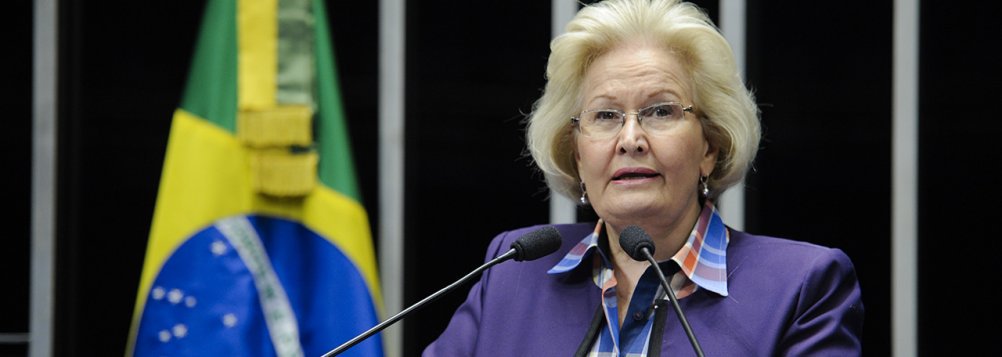 A senadora Ana Amélia (PP-RS) afirmou o objetivo da OAB, ao defender eleições limpas na internet, é o de conscientizar todos sobre o uso responsável da rede mundial de computadores no período eleitoral, sem difamação de candidatos e destruição de reputações; segundo a parlamentar, a web tem um alcance incalculável; só no Brasil, dados de 2013 indicam que 100 milhões de pessoas utilizam a rede mundial de computadores diariamente, 80 milhões estão ligadas nas redes sociais e 59% dos eleitores são usuários do Facebook (Foto: Leonardo Lucena) A senadora Ana Amélia (PP-RS) afirmou o objetivo da OAB, ao defender eleições limpas na internet, é o de conscientizar todos sobre o uso responsável da rede mundial de computadores no período eleitoral, sem difamação de candidatos e destruição de reputações; segundo a parlamentar, a web tem um alcance incalculável; só no Brasil, dados de 2013 indicam que 100 milhões de pessoas utilizam a rede mundial de computadores diariamente, 80 milhões estão ligadas nas redes sociais e 59% dos eleitores são usuários do Facebook