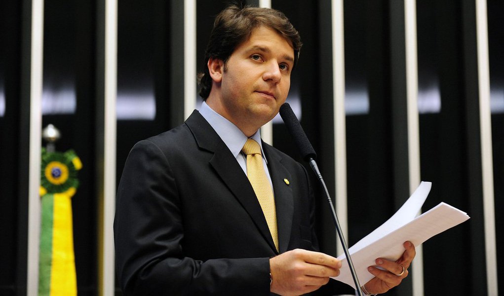 Um pedido de vista do deputado Sérgio Moraes (PTB-RS) adiou para a próxima semana a votação, no Conselho de Ética da Câmara, do parecer preliminar do relator Marcos Rogério (PDT-RO), que pede prosseguimento das investigações contra o deputado baiano Luiz Argôlo (SDD); ele é investigado por quebra de decoro em função das denúncias de envolvimento com o doleiro Alberto Youssef, preso na Operação Lava Jato da Polícia Federal (Foto: Romulo Faro) Um pedido de vista do deputado Sérgio Moraes (PTB-RS) adiou para a próxima semana a votação, no Conselho de Ética da Câmara, do parecer preliminar do relator Marcos Rogério (PDT-RO), que pede prosseguimento das investigações contra o deputado baiano Luiz Argôlo (SDD); ele é investigado por quebra de decoro em função das denúncias de envolvimento com o doleiro Alberto Youssef, preso na Operação Lava Jato da Polícia Federal