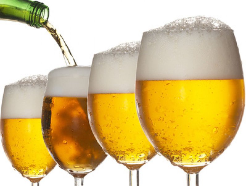 Os casos de intoxicação alcoólica são responsáveis pela segunda causa de atendimentos nos módulos de assistência montados pela Prefeitura nos circuitos da folia; desde a última quinta-feira até às 6h desta segunda-feira (03), foram contabilizados 353 casos, ficando atrás apenas dos atendimentos realizados em consequência das agressões físicas, que totalizaram 631; o Circuito Dodô responde pela maior incidência das ocorrências com 79% dos registros (Foto: Romulo Faro) Os casos de intoxicação alcoólica são responsáveis pela segunda causa de atendimentos nos módulos de assistência montados pela Prefeitura nos circuitos da folia; desde a última quinta-feira até às 6h desta segunda-feira (03), foram contabilizados 353 casos, ficando atrás apenas dos atendimentos realizados em consequência das agressões físicas, que totalizaram 631; o Circuito Dodô responde pela maior incidência das ocorrências com 79% dos registros