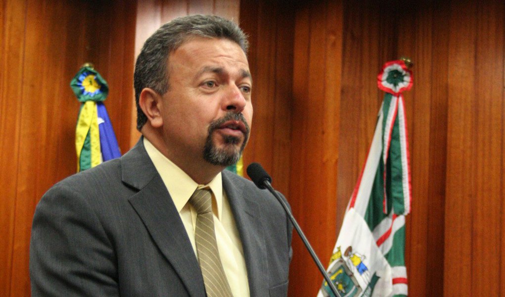 Caso vai parar na Polícia Federal com a denúncia de crime contra o sistema financeiro, já que a diretoria de sindicato dos empregados, o Seacons, mantinha esquema ilegal de agiotagem, com cobrança de juros média de 60% ao ano, com autorização da Comurg para desconto em folha; Delegacia Estadual de Repressão a Crimes contra a Administração Pública (Dercap) também é acionada; base do prefeito Paulo Garcia e o chamado Bloco Moderado impediram investigação na Câmara (Foto: Realle Palazzo-Martini) Caso vai parar na Polícia Federal com a denúncia de crime contra o sistema financeiro, já que a diretoria de sindicato dos empregados, o Seacons, mantinha esquema ilegal de agiotagem, com cobrança de juros média de 60% ao ano, com autorização da Comurg para desconto em folha; Delegacia Estadual de Repressão a Crimes contra a Administração Pública (Dercap) também é acionada; base do prefeito Paulo Garcia e o chamado Bloco Moderado impediram investigação na Câmara