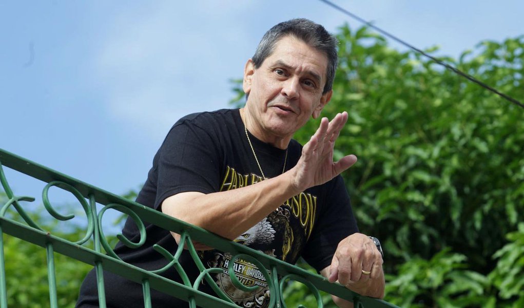 Preso no Instituto Penal Cel. PM Francisco Spargoli Rocha, em Niterói, Roberto Jefferson foi alimentado com uma "dieta alternativa feita por nutricionistas" do presídio, segundo a Secretaria de Administração Penitenciária; ele havia pedido alimentos sem gordura, por conta das cirurgias que já foi submetido; ao contrário de outros condenados na AP 470, ex-deputado está sozinho na cela e não precisou viajar a Brasília para começar a cumprir pena (Foto: Gisele Federicce) Preso no Instituto Penal Cel. PM Francisco Spargoli Rocha, em Niterói, Roberto Jefferson foi alimentado com uma "dieta alternativa feita por nutricionistas" do presídio, segundo a Secretaria de Administração Penitenciária; ele havia pedido alimentos sem gordura, por conta das cirurgias que já foi submetido; ao contrário de outros condenados na AP 470, ex-deputado está sozinho na cela e não precisou viajar a Brasília para começar a cumprir pena
