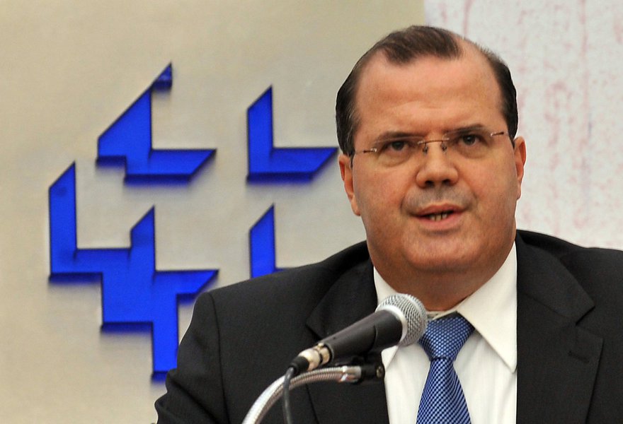Presidente do Banco Central, Alexandre Tombini, diz que pressão inflacionária vai diminuir nos próximos meses; Tombini destacou que houve um choque de preços de alimentos em março. Mas, segundo ele, esse choque é temporário e o BC vem trabalhando para que o problema se circunscreva ao setor (Foto: Leonardo Attuch) Presidente do Banco Central, Alexandre Tombini, diz que pressão inflacionária vai diminuir nos próximos meses; Tombini destacou que houve um choque de preços de alimentos em março. Mas, segundo ele, esse choque é temporário e o BC vem trabalhando para que o problema se circunscreva ao setor