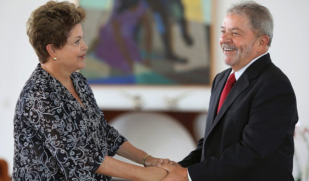 Ex-presidente pretende intensificar sua exposição nas redes sociais e em eventos estaduais do partido para continuar na linha de frente da campanha pela reeleição de Dilma Rousseff; objetivo é tentar desgastar os adversários Aécio Neves (PSDB) e Eduardo Campos (PSB) em debates, enquanto a presidente toca sua agenda oficial no Planalto (Foto: Roberta Namour) Ex-presidente pretende intensificar sua exposição nas redes sociais e em eventos estaduais do partido para continuar na linha de frente da campanha pela reeleição de Dilma Rousseff; objetivo é tentar desgastar os adversários Aécio Neves (PSDB) e Eduardo Campos (PSB) em debates, enquanto a presidente toca sua agenda oficial no Planalto