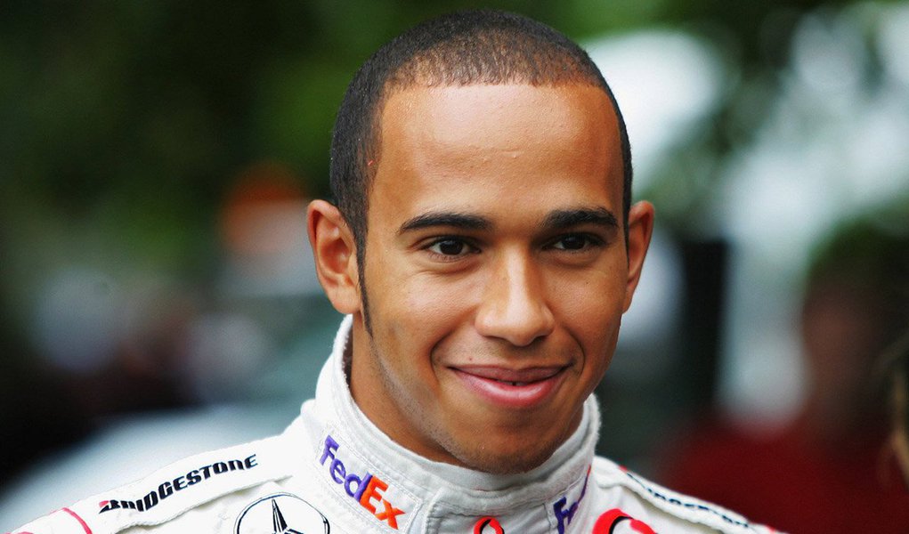 O campeão de 2008 completou as 70 voltas do circuito de Sakhir com um tempo 0seg02 abaixo da melhor volta da semana, a do brasileiro Felipe Massa, com sua Williams, no sábado (Foto: Gisele Federicce) O campeão de 2008 completou as 70 voltas do circuito de Sakhir com um tempo 0seg02 abaixo da melhor volta da semana, a do brasileiro Felipe Massa, com sua Williams, no sábado