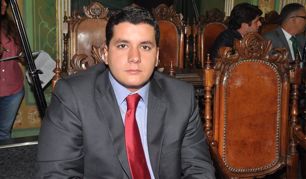 Vereador Duda Sanches (PSD) "apela" para que a Prefeitura de Salvador "não descuide da fiscalização e limpeza" da Praça do Campo Grande no período do Carnaval; segundo ele, hoje a praça é classificada como importante equipamento de lazer, não apenas para os moradores da área; "Portanto, as autoridades precisam ficar atentas para que não volte a ser degradada e o dinheiro público seja mais uma vez jogado no lixo" (Foto: Romulo Faro) Vereador Duda Sanches (PSD) "apela" para que a Prefeitura de Salvador "não descuide da fiscalização e limpeza" da Praça do Campo Grande no período do Carnaval; segundo ele, hoje a praça é classificada como importante equipamento de lazer, não apenas para os moradores da área; "Portanto, as autoridades precisam ficar atentas para que não volte a ser degradada e o dinheiro público seja mais uma vez jogado no lixo"