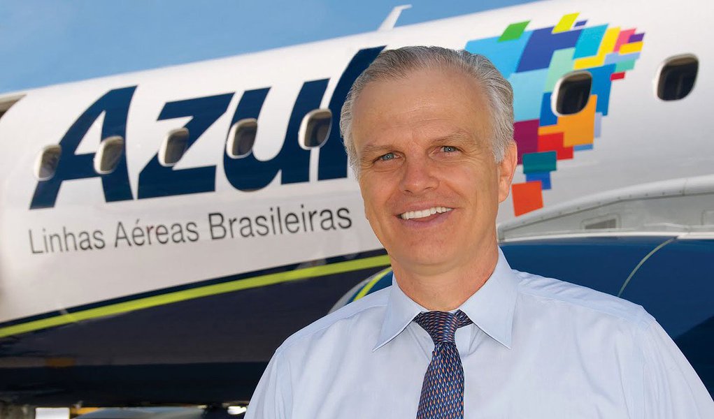 Medida significará perda de R$ 20 milhões no faturamento da empresa em 2014, informou o presidente da companhia, David Neeleman (Foto: Roberta Namour) Medida significará perda de R$ 20 milhões no faturamento da empresa em 2014, informou o presidente da companhia, David Neeleman